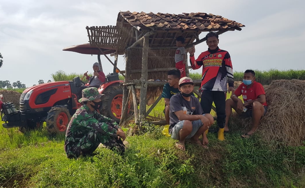 Satgas TMMD Harus Bisa Beradaptasi Dengan Tradisi Warga Setempat Satgas TMMD Harus Bisa Beradaptasi Dengan Tradisi Warga Setempat