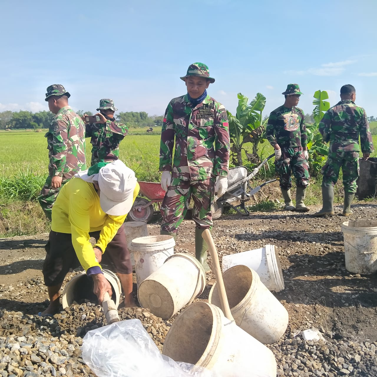 Ember Bekas Jadi Sarana Yang Bermanfaat Untuk Angkut Material