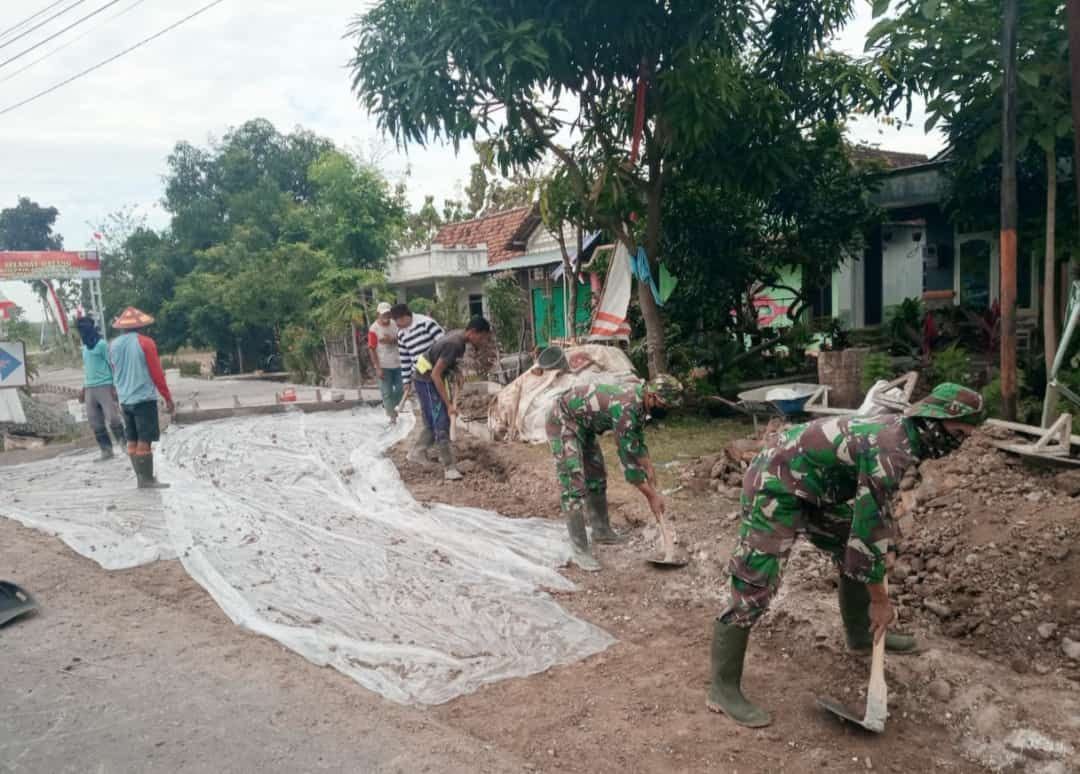 Semangat Pagi Kelanjutan Pengecoran Jalan Program TMMD Tamansari