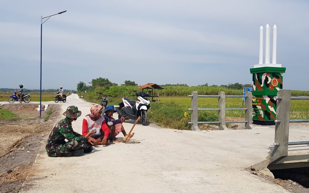 Solikin Bangga Dengan Jalan Baru Yang Dibangun TNI Satgas TMMD