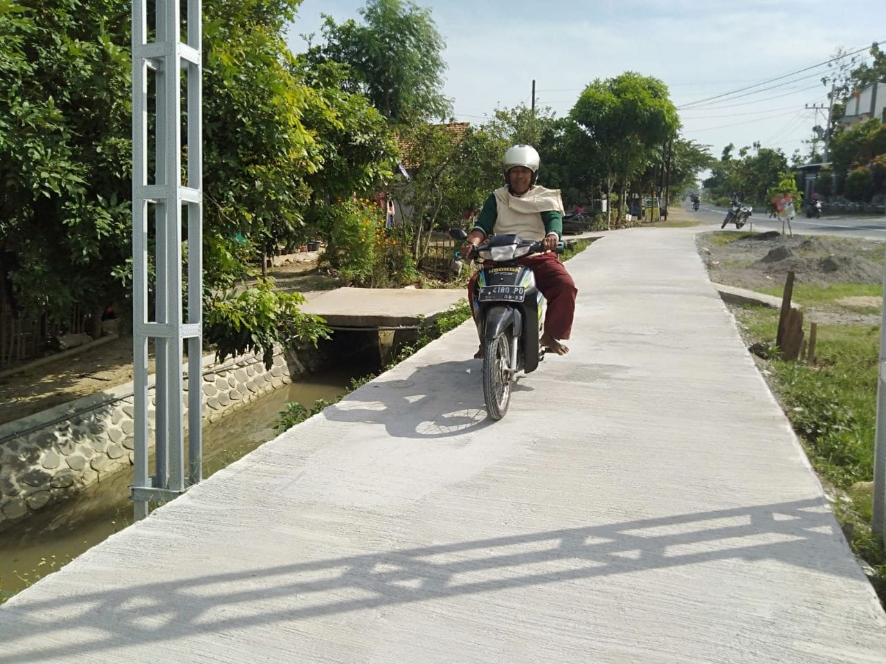 Masyarakat Desa Tamansari Sangat Senang Jalan Sudah Bagus Masyarakat Desa Tamansari Sangat Senang Jalan Sudah Bagus