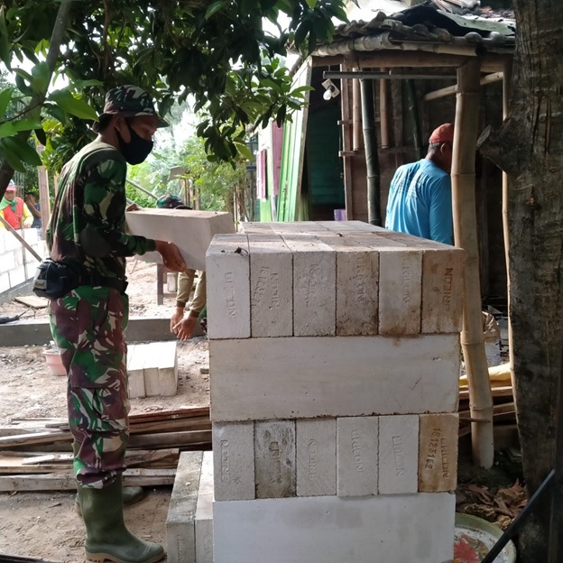 Pemasangan Bata Hebel di Rumah Milik Mudadi Warga Desa Tamansari Pemasangan Bata Hebel di Rumah Milik Mudadi Warga Desa Tamansari