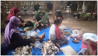Masakan Ibu Ibu Menjadi Pendongkrak Semangat Kerja Di Lapangan Masakan Ibu Ibu Menjadi Pendongkrak Semangat Kerja Di Lapangan
