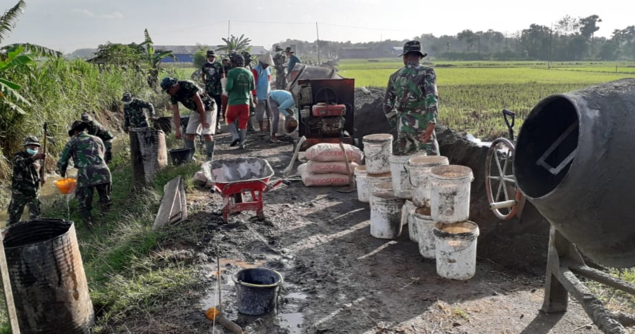 Cuaca Cerah Diawal Bulan, Bangkitkan Semangat Satgas TMMD