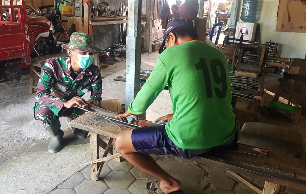 Belajar Berwirausaha Dengan Pengrajin Kubah Masjid Warga Tamansari