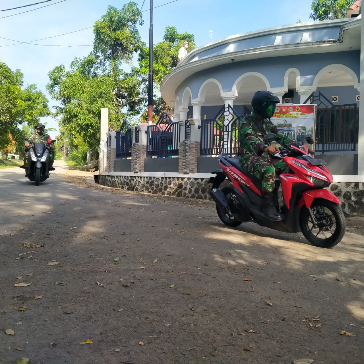 Cerahnya Pagi Sambut Kedatangan Satgas TMMD Di  Masjid Baitul Muttaqin Desa Tamansari