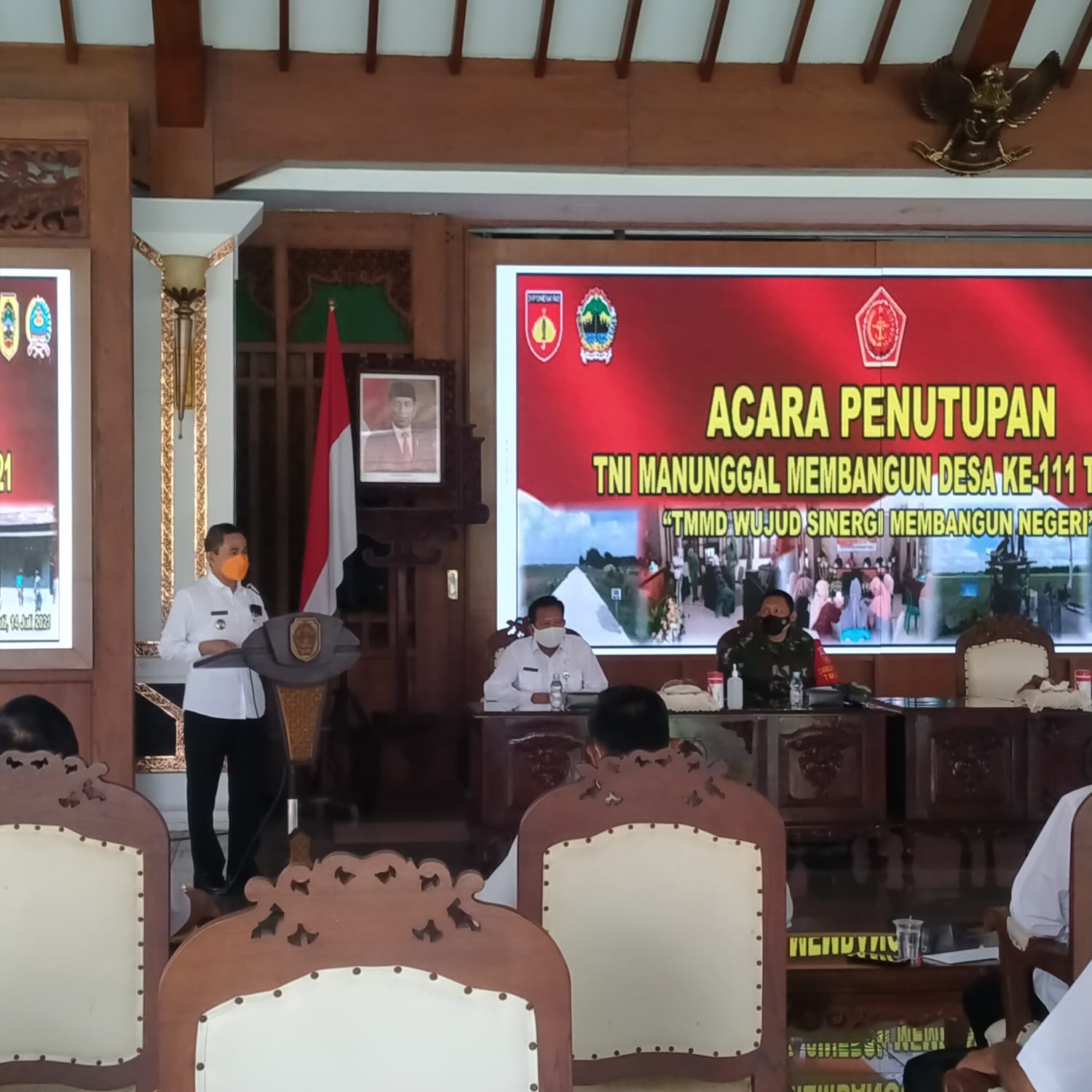 Disela Sambutan Dalam Acara Penutupan Kegiatan TMMD Kodim 0718/Pati, Bupati Pati  tak lupa Ingatkan Prokes Saat Berkegiatan Disela Sambutan Dalam Acara Penutupan Kegiatan TMMD Kodim 0718/Pati, Bupati Pati  tak lupa Ingatkan Prokes Saat Berkegiatan