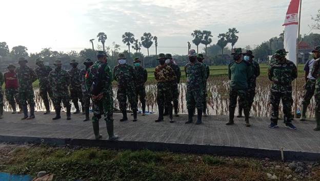 Mengawali Kegiatan, Anggota Satgas TMMD Reg 111 Laksanakan Apel Pagi