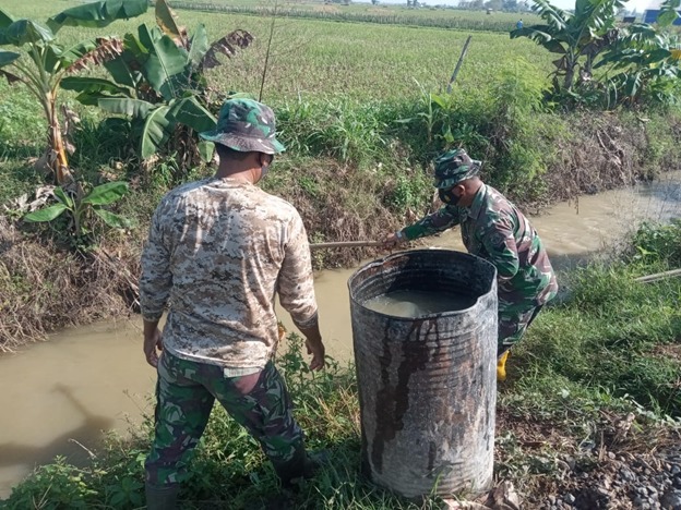 Terjalin Persahabatan Antar Anggota Satgas TMMD Reguler Ke-111 Kodim Pati