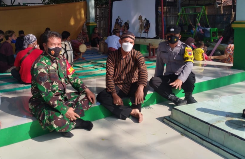 Acara Sedekah Bumi Di Desa Tamansari Dipantau Aparat Keamanan Acara Sedekah Bumi Di Desa Tamansari Dipantau Aparat Keamanan