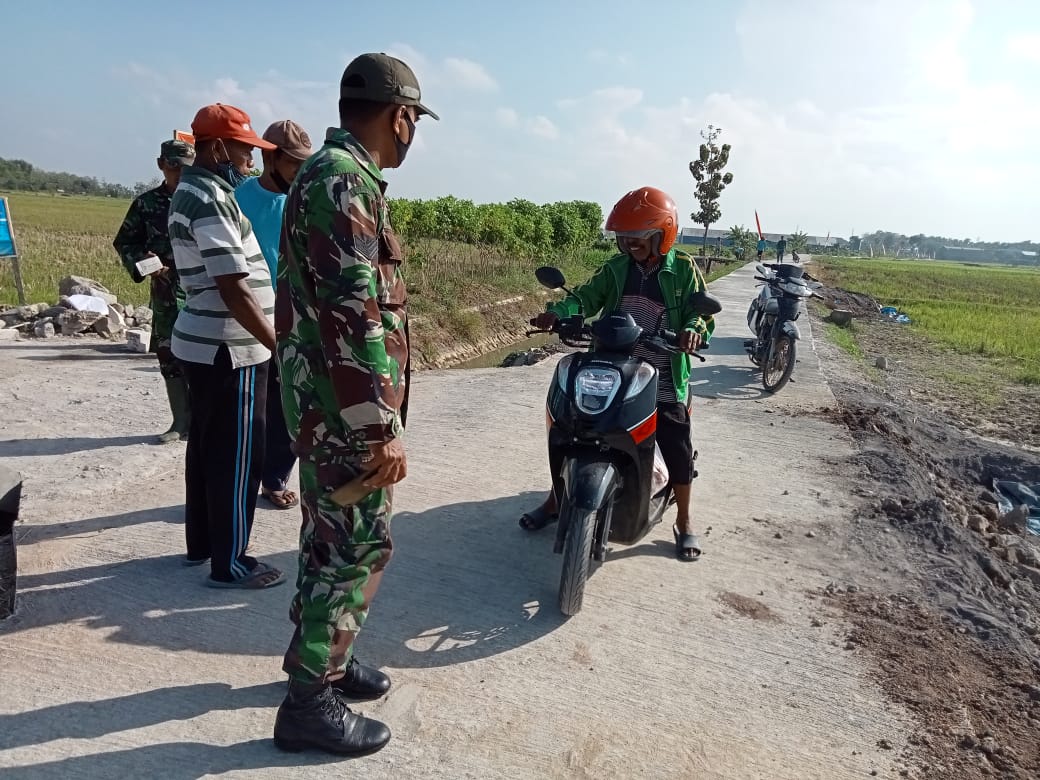 Warga Sangat Menikmati Jalan Baru Hasil Kerja TNI di Program TMMD Reguler 111 TA.2021 Kodim 0718/Pati
