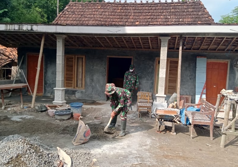 Pengacian Dinding Rumah Sukandar Nyaris Rampung Pengacian Dinding Rumah Sukandar Nyaris Rampung