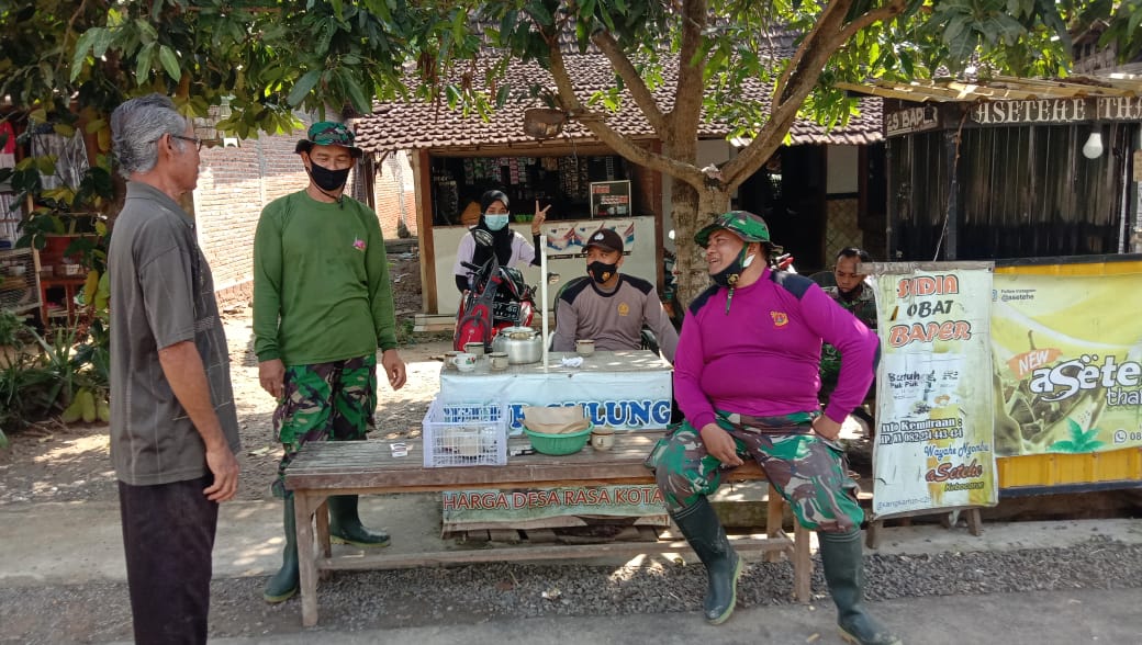 Kebersamaan TNI dan Warga Di Program TMMD Kebersamaan TNI dan Warga Di Program TMMD