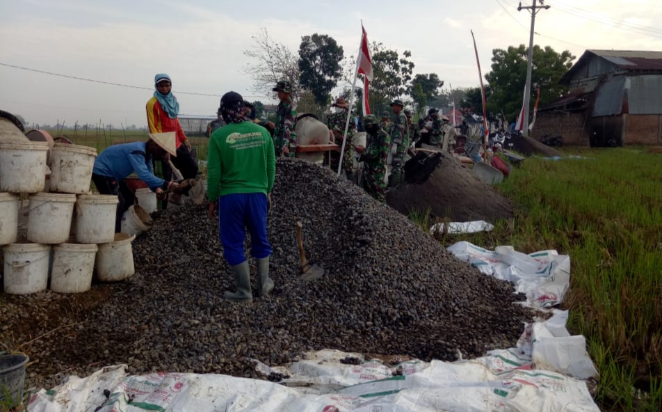 Suplay Material  Melimpah Di Lokasi Pengecoran Sasaran Fisik TMMD