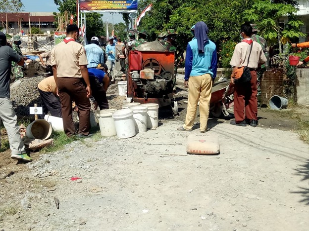 Keterlibatan Anggota Pramuka Perwakilan Dari Kwarcab Pati Jadi Warna Tersendiri Dalam TMMD Reguler Ke-111 Keterlibatan Anggota Pramuka Perwakilan Dari Kwarcab Pati Jadi Warna Tersendiri Dalam TMMD Reguler Ke-111