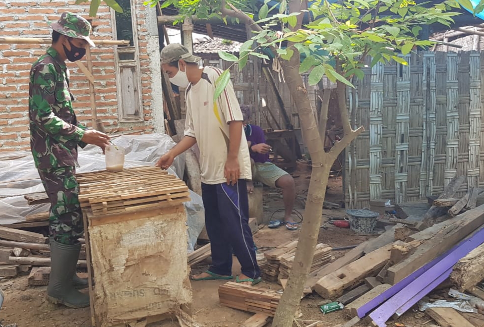 Produksi Hiasan Dinding Dari Kayu Jati Potensial Di Desa Tamansari