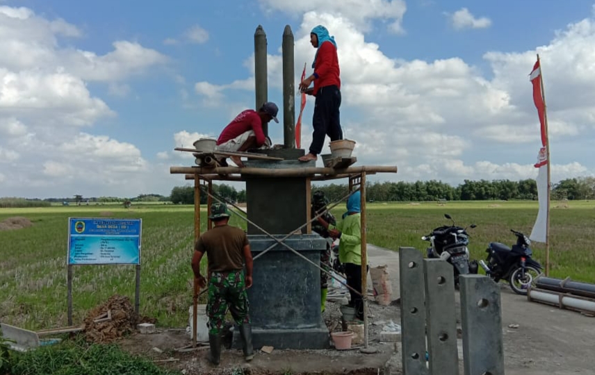 Sertu Hartono Optimis Pembangunan Tugu Prasasti TMMD Rampung Tepat Waktu Sertu Hartono Optimis Pembangunan Tugu Prasasti TMMD Rampung Tepat Waktu