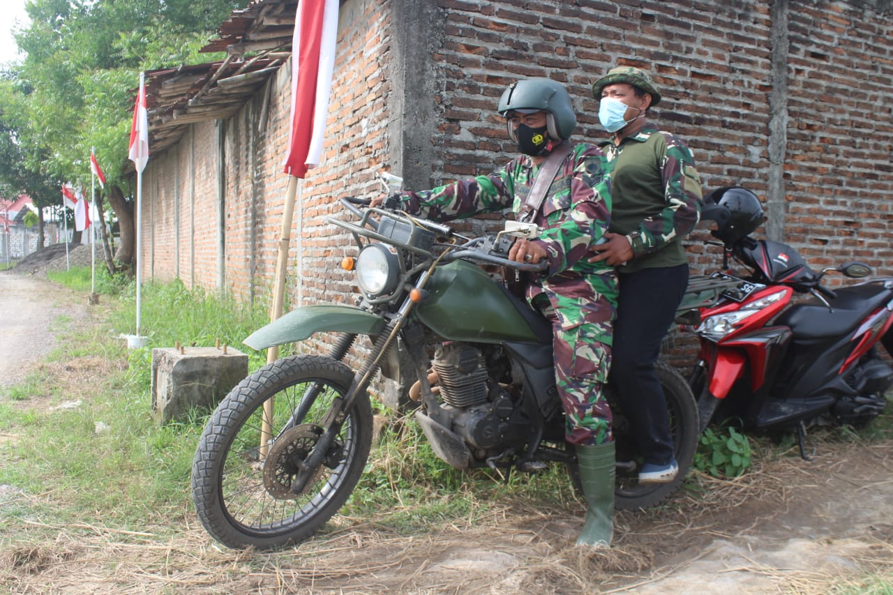 Sertu Jumroni Babinsa Lintas Kabupaten Stanby 24 Jam Di Desa Binaan Sertu Jumroni Babinsa Lintas Kabupaten Stanby 24 Jam Di Desa Binaan