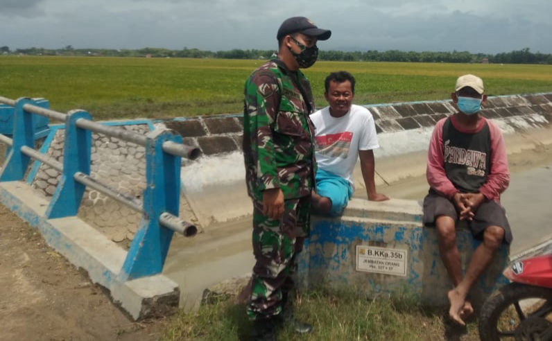 Senyum Warga Tamansari, Komentari Positif Hasil Kerja TNI Satgas TMMD Senyum Warga Tamansari, Komentari Positif Hasil Kerja TNI Satgas TMMD