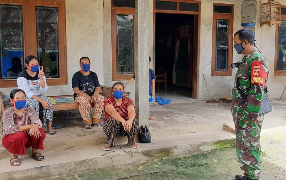 Jelang Penutupan TMMD, Satgas Sosialisasikan PPKM Darurat Kepada Warga Jelang Penutupan TMMD, Satgas Sosialisasikan PPKM Darurat Kepada Warga