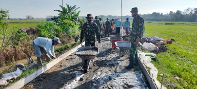 Tumpahkan Isi Angkong Demi Suksesnya Pembangunan Jalan Penghubung Antar Desa Tumpahkan Isi Angkong Demi Suksesnya Pembangunan Jalan Penghubung Antar Desa
