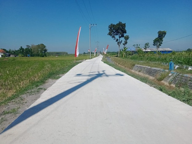 Tak Hanya Warga Desa Tamansari Yang Menikmati Hasil TMMD, Pedagang Dari Desa Tetangga Pun Merasakan Tak Hanya Warga Desa Tamansari Yang Menikmati Hasil TMMD, Pedagang Dari Desa Tetangga Pun Merasakan