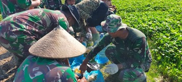 MAKAN BERSAMA JALIN KEAKRABAN MAKAN BERSAMA JALIN KEAKRABAN
