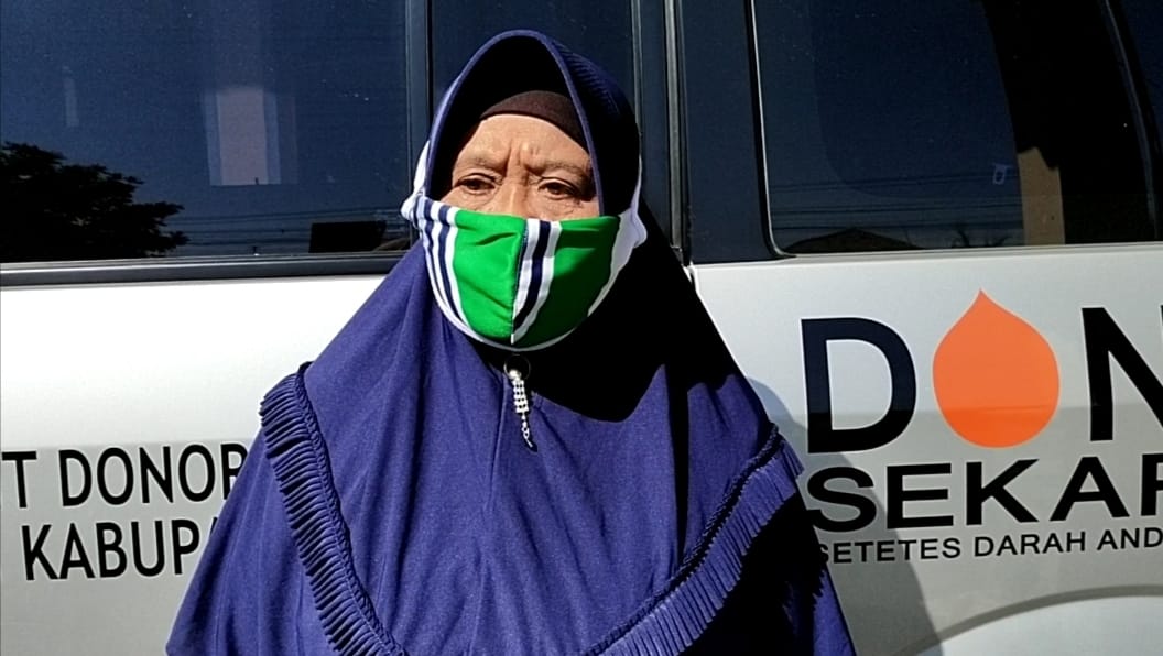 Bu Rusmini Salah Satu Sukarelawan Donor Darah Sejak Tahun 1985 Bu Rusmini Salah Satu Sukarelawan Donor Darah Sejak Tahun 1985