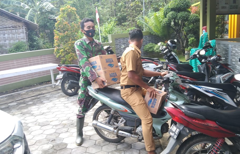 Air Minum Kebutuhan Pokok Anggota Satgas Di Lokasi Pengerjaan Sasaran Fisik TMMD