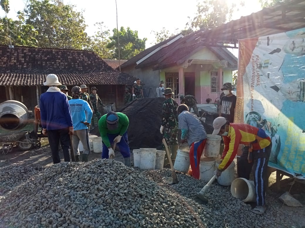 Batu Koral Tentukan Kekuatan Betonisasi TMMD 111 Kodim Pati