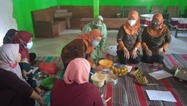 Menambah Ketrampilan Bagi Ibu Persit Dengan Belajar Membuat Kue Dumbek Menambah Ketrampilan Bagi Ibu Persit Dengan Belajar Membuat Kue Dumbek