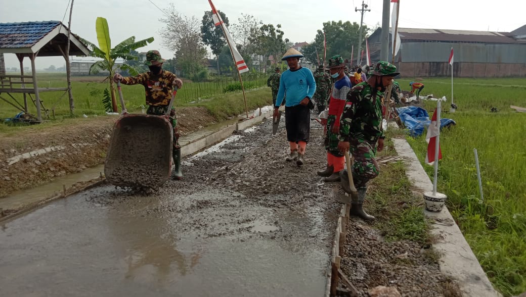 Pekerjaan Berat Akan Terasa Ringan, Apabila Dilakukan Dengan Gotong Royong Pekerjaan Berat Akan Terasa Ringan, Apabila Dilakukan Dengan Gotong Royong