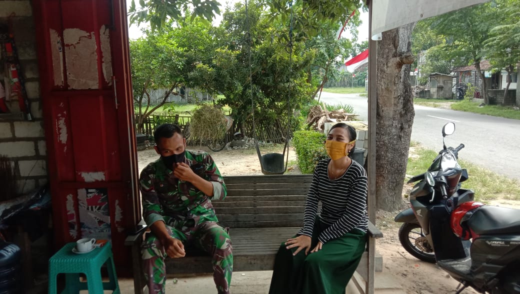 Keakraban Anggota Satgas TMMD Dengan Warga Lokasi TMMD Keakraban Anggota Satgas TMMD Dengan Warga Lokasi TMMD