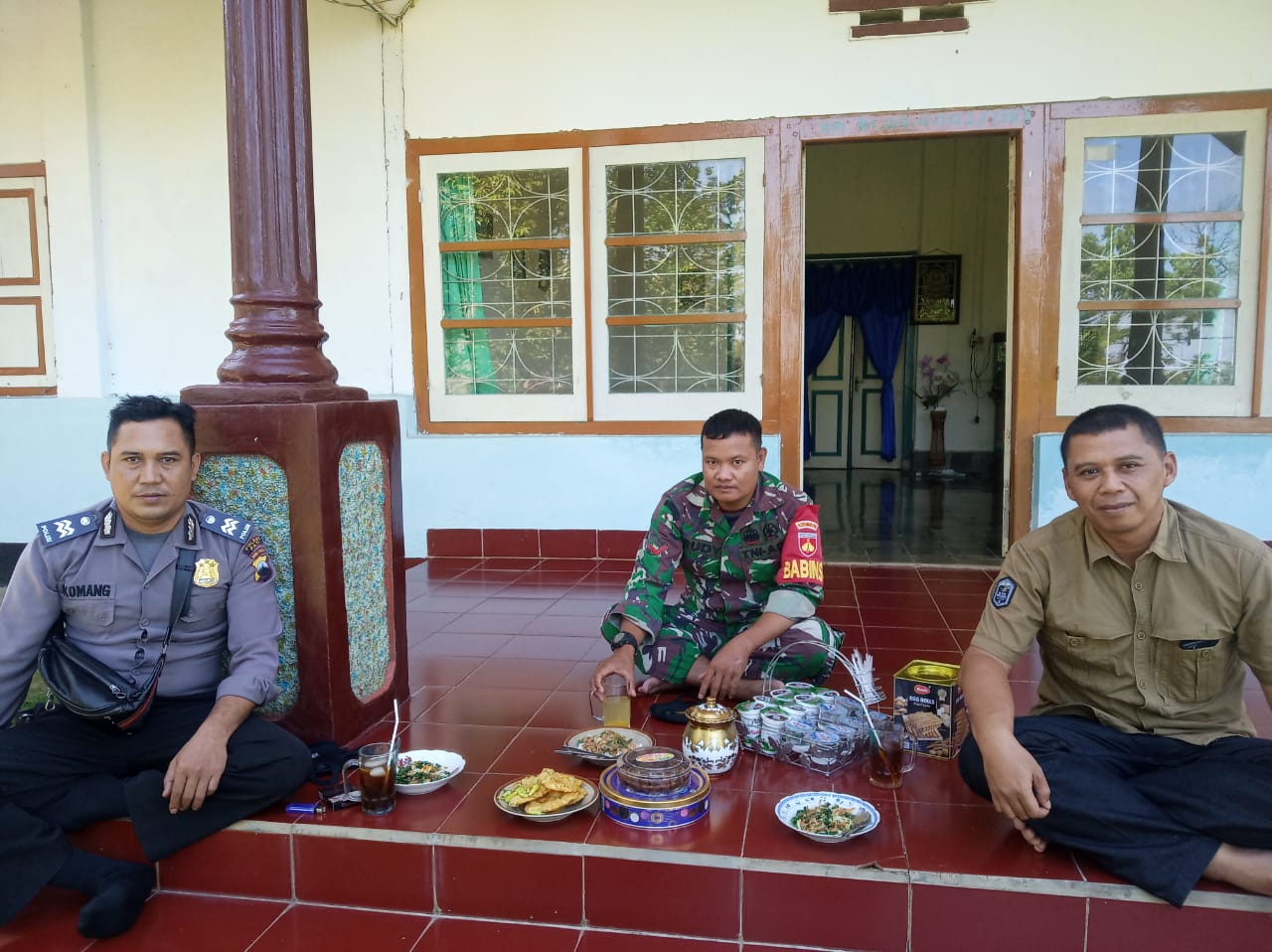 Duduk Bersama Tetap Dengan Jarak Aman