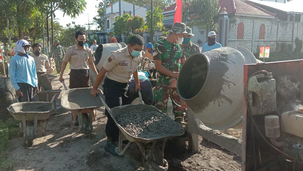 Anggota Saka Wira Kartika Sangat Membantu Percepat Rabat Beton Jalan Program TMMD Reguler Ke-111 Kodim 0718/Pati Anggota Saka Wira Kartika Sangat Membantu Percepat Rabat Beton Jalan Program TMMD Reguler Ke-111 Kodim 0718/Pati