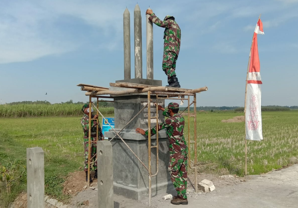 Tugu Prasasti TMMD Kodim Pati Didesain Dengan Tema Trisula