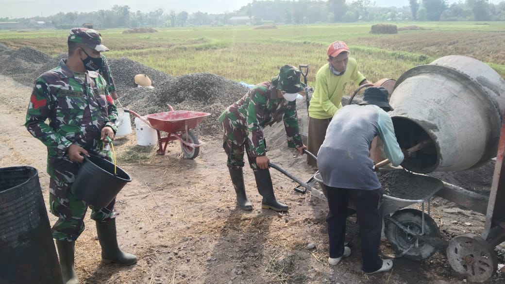 Satgas TMMD Kejar target mengunakan mesin molen