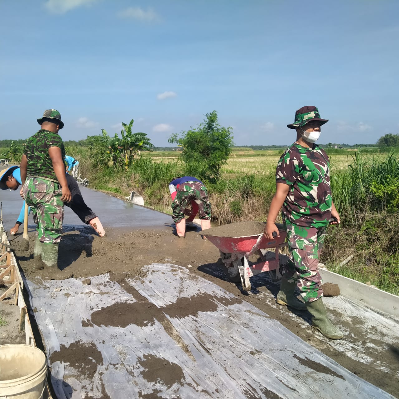 Pergi Isi Balik Kosong, Berangkat Dorong Kembali Tarik, Santay Bro…