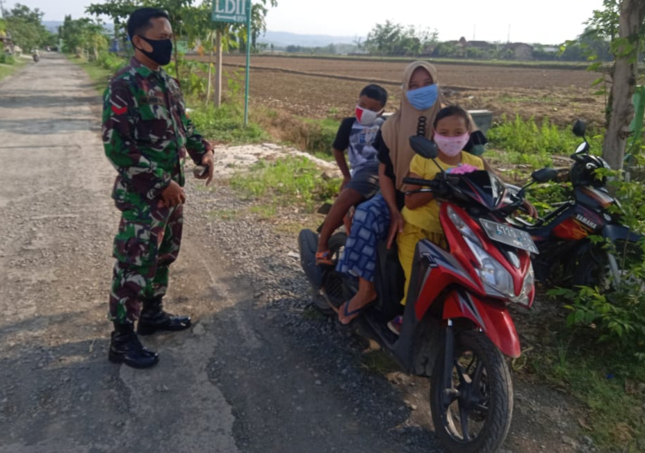 Satgas TMMD Mendukung Pemberlakuan PPKM Darurat Terhadap Masyarakat