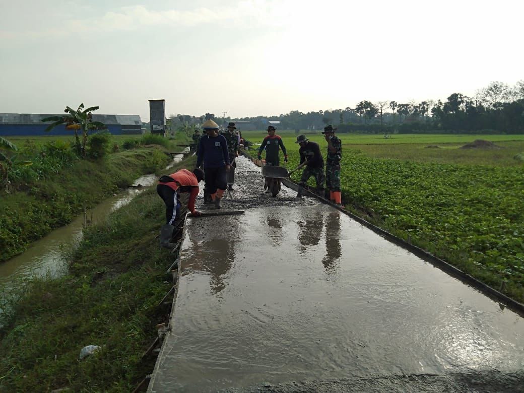 Semangat Gotong Royong Warga Dengan Satgas TMMD