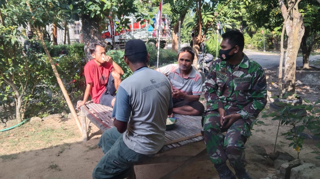 Menjelang Penutupan TMMD Rumah Supat Terus Diperbaiki Satgas Dan Warga Menjelang Penutupan TMMD Rumah Supat Terus Diperbaiki Satgas Dan Warga