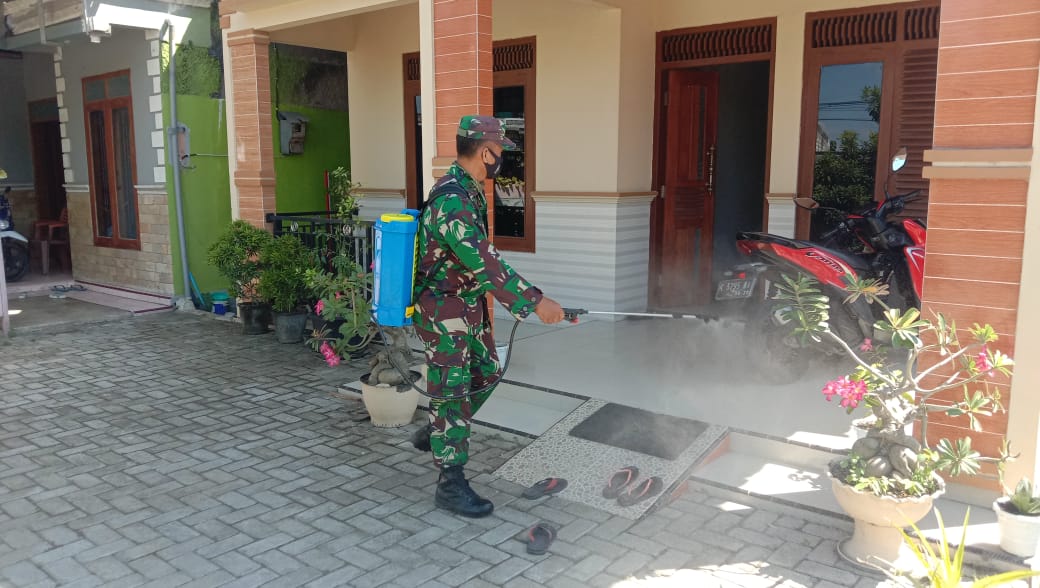 Penyemprotan Disinfektan di Lokasi Tempat Tinggal SSK TMMD Reguler 111 TA.2021 Kodim 0718/Pati