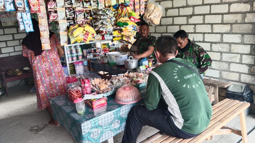 Warung Kopi Bu Parmi Masih Menjadi Pilihan Satgas TMMD Untuk Komsos Warung Kopi Bu Parmi Masih Menjadi Pilihan Satgas TMMD Untuk Komsos