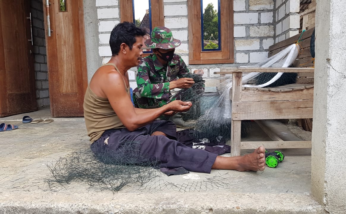 Priyanto Warga Tamansari Pembuat Jaring Ikan Dengan Cara Manual