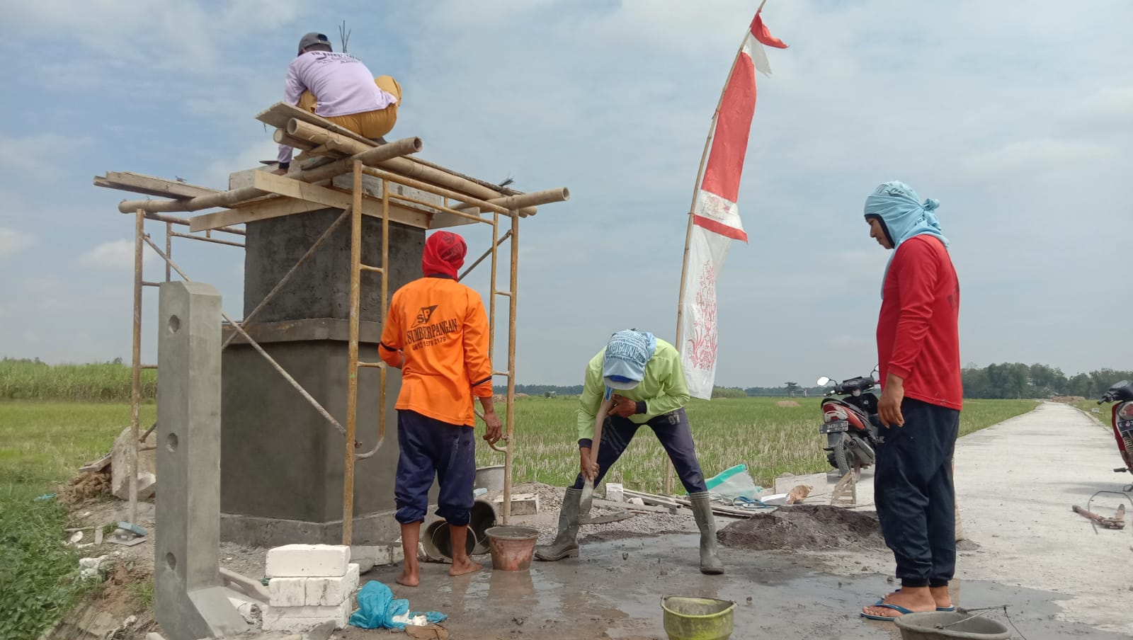 Pembangun Tugu Prasasti Sudah Mulai Tampak Kelihatan