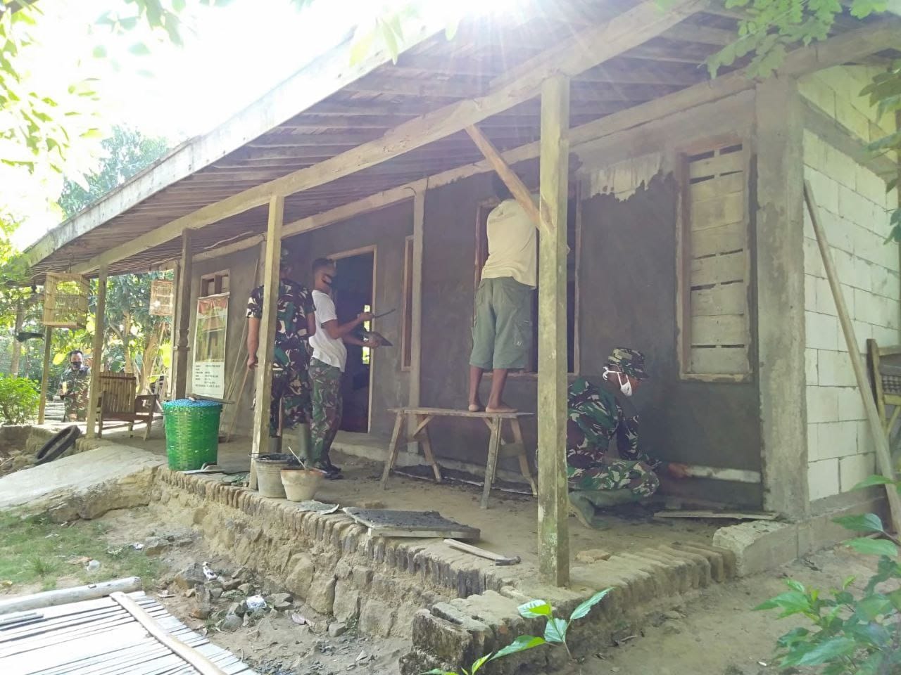 Rumah Supardi, Tahap Plesterisasi TMMD 111 Rumah Supardi, Tahap Plesterisasi TMMD 111