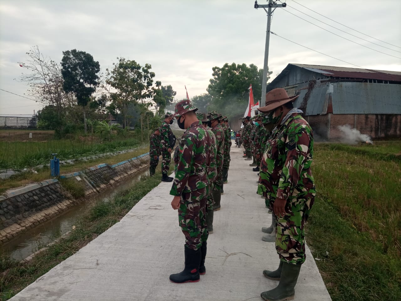 Anggota Satgas TMMD Reguler 111 Melaksanakan Kegiatan Apel Pagi