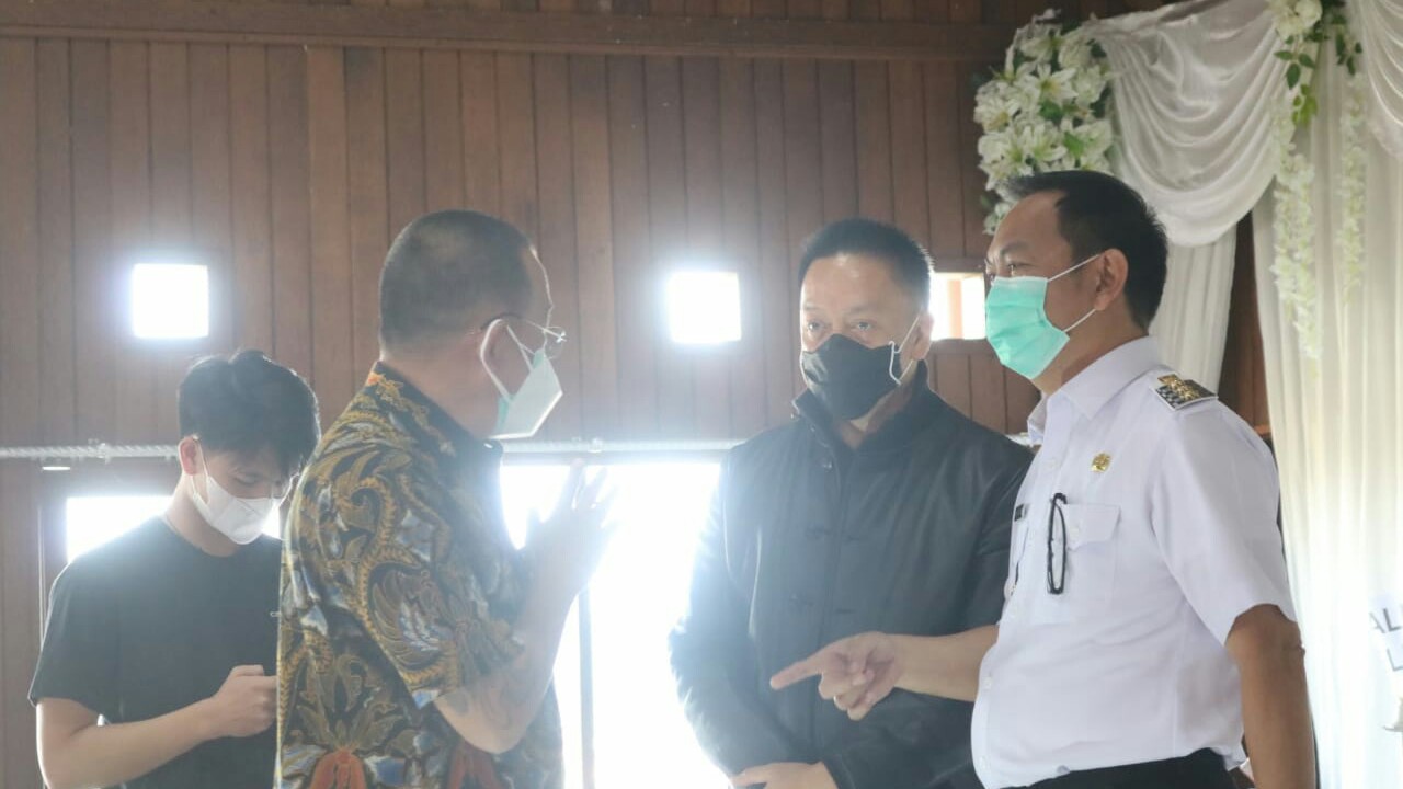 Caroll-Wenny Melayat di Rumduk, Temui Epe Untuk Sampaikan Belasungkawa Caroll-Wenny Melayat di Rumduk, Temui Epe Untuk Sampaikan Belasungkawa