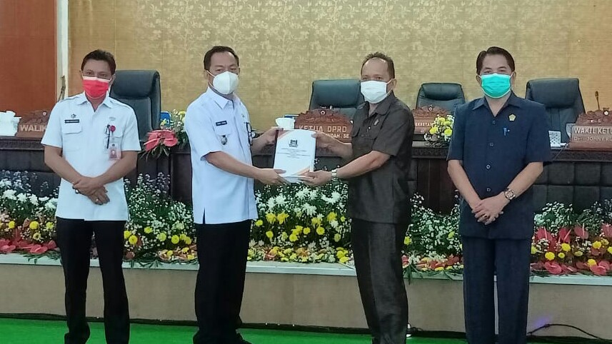 Walikota Caroll Serahkan RPJMD 2021-2026 Pada Paripurna DPRD Tomohon