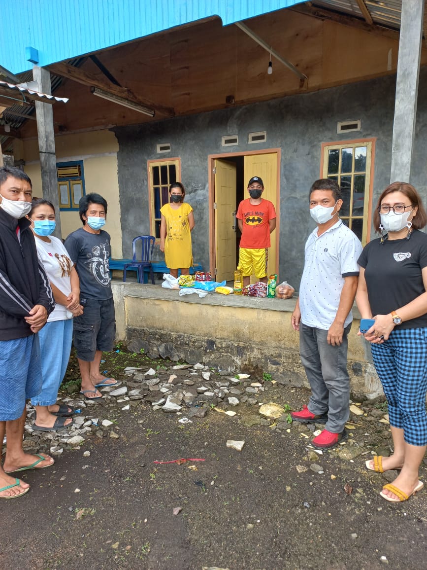 Pemerintah Desa Koreng Bantu Sembako untuk Warga Isoman Pemerintah Desa Koreng Bantu Sembako untuk Warga Isoman